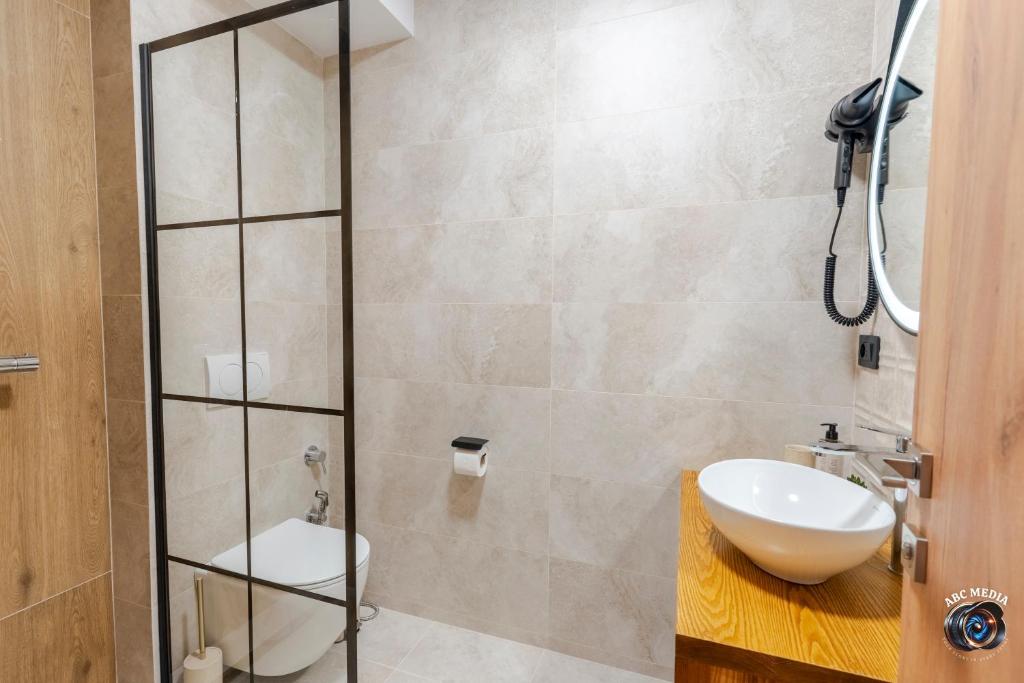 Cameră Dublă Deluxe — cazare Vâlcea, Ecvestria Chalet