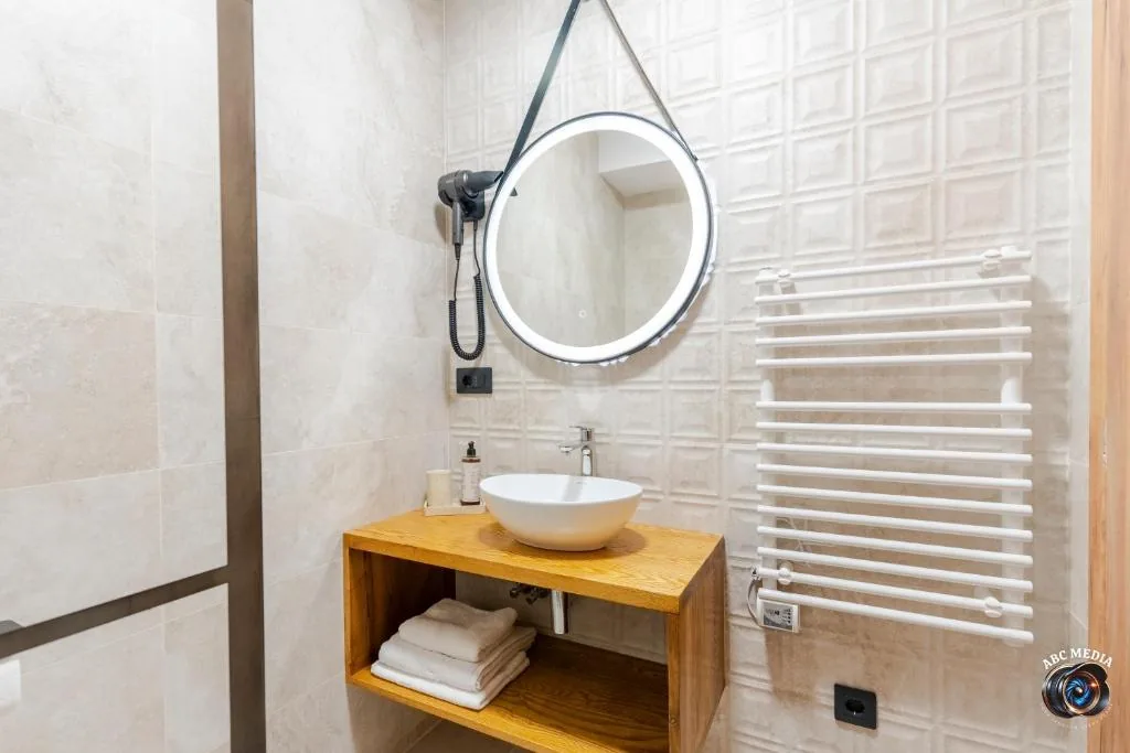 Cameră Dublă Deluxe — cazare Vâlcea, Ecvestria Chalet