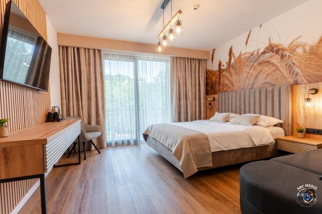 Cameră Triplă Deluxe — cazare Vâlcea, Ecvestria Chalet