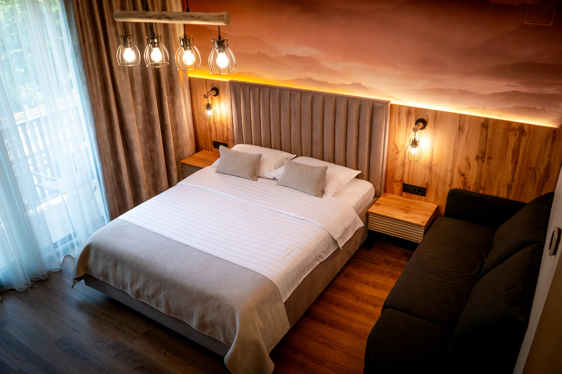 Cameră Triplă Deluxe — cazare Vâlcea, Ecvestria Chalet