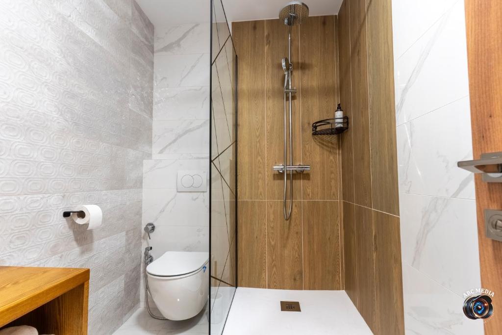 Cameră Triplă Deluxe — cazare Vâlcea, Ecvestria Chalet