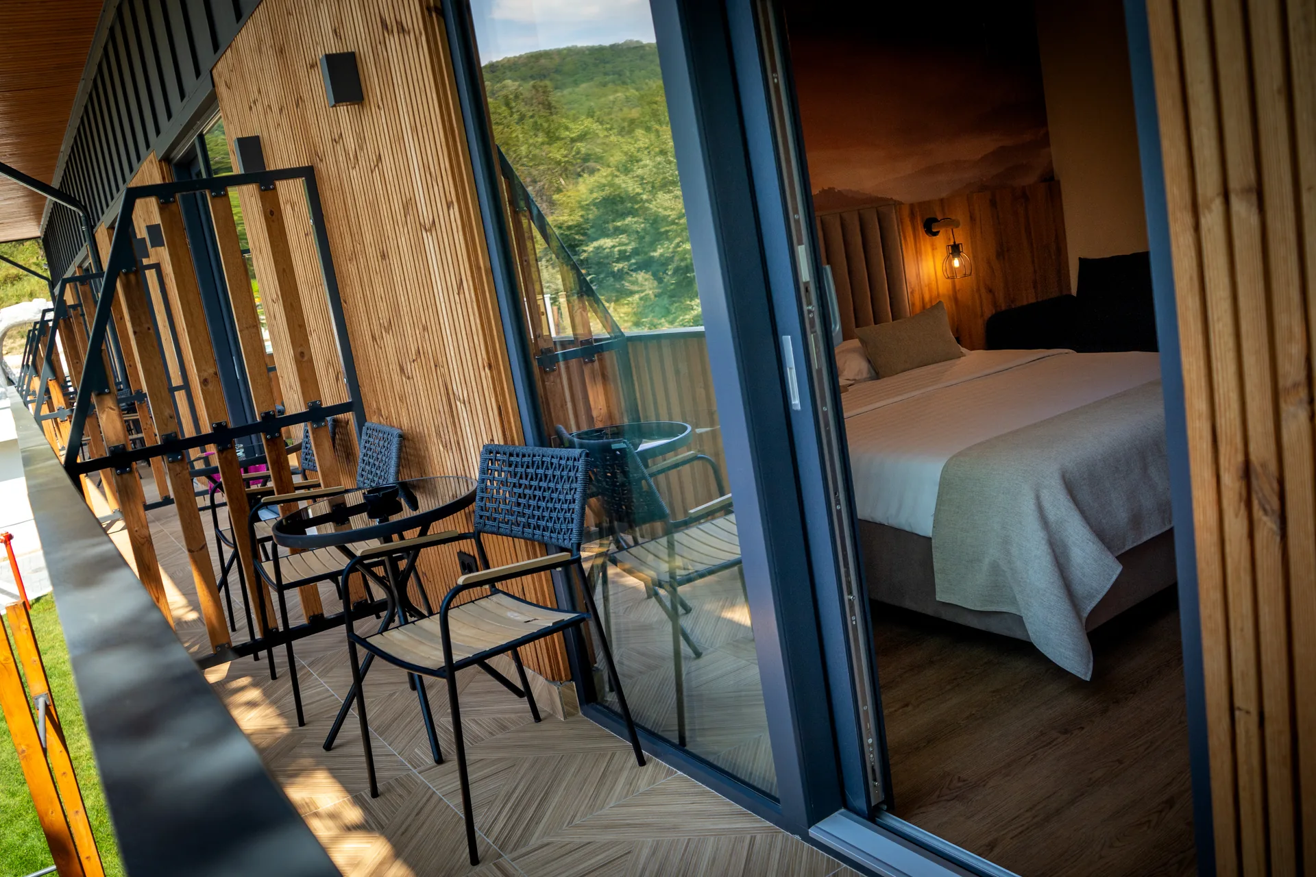 Cameră Triplă Deluxe — cazare Vâlcea, Ecvestria Chalet