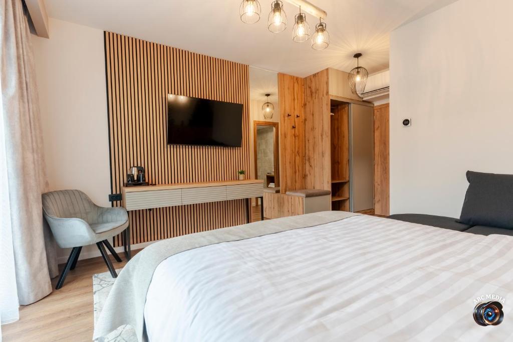 Cameră Triplă Deluxe — cazare Vâlcea, Ecvestria Chalet