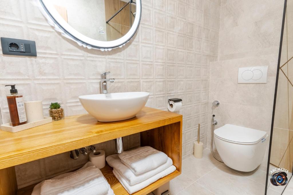 Cameră Triplă Deluxe — cazare Vâlcea, Ecvestria Chalet