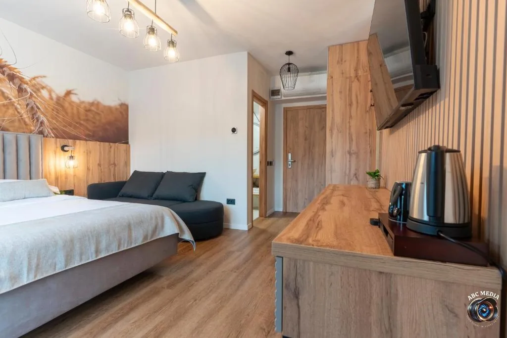 Cameră Triplă Deluxe — cazare Vâlcea, Ecvestria Chalet